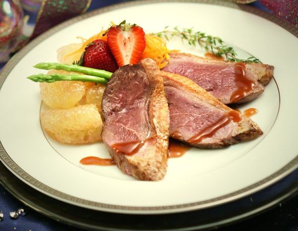 Dada bebek dengan Saus Char siu Stroberi  Recipes Lee 